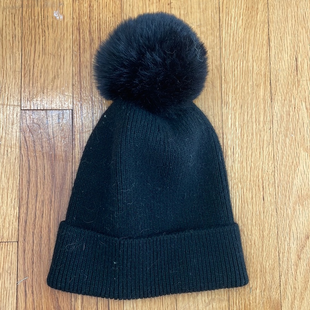 Black pompom Norla hat